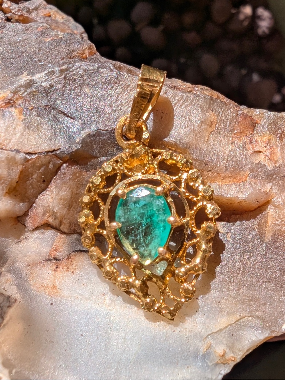 Vintage 14k Gold Filigree Pendant 0.80ct Natural Brazilian Emerald Charm 2.20g